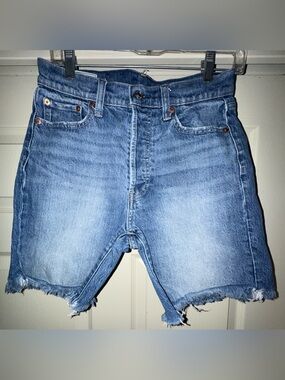 GAP women’s shorts, sz 26, 2R, cheeky midi short high rise